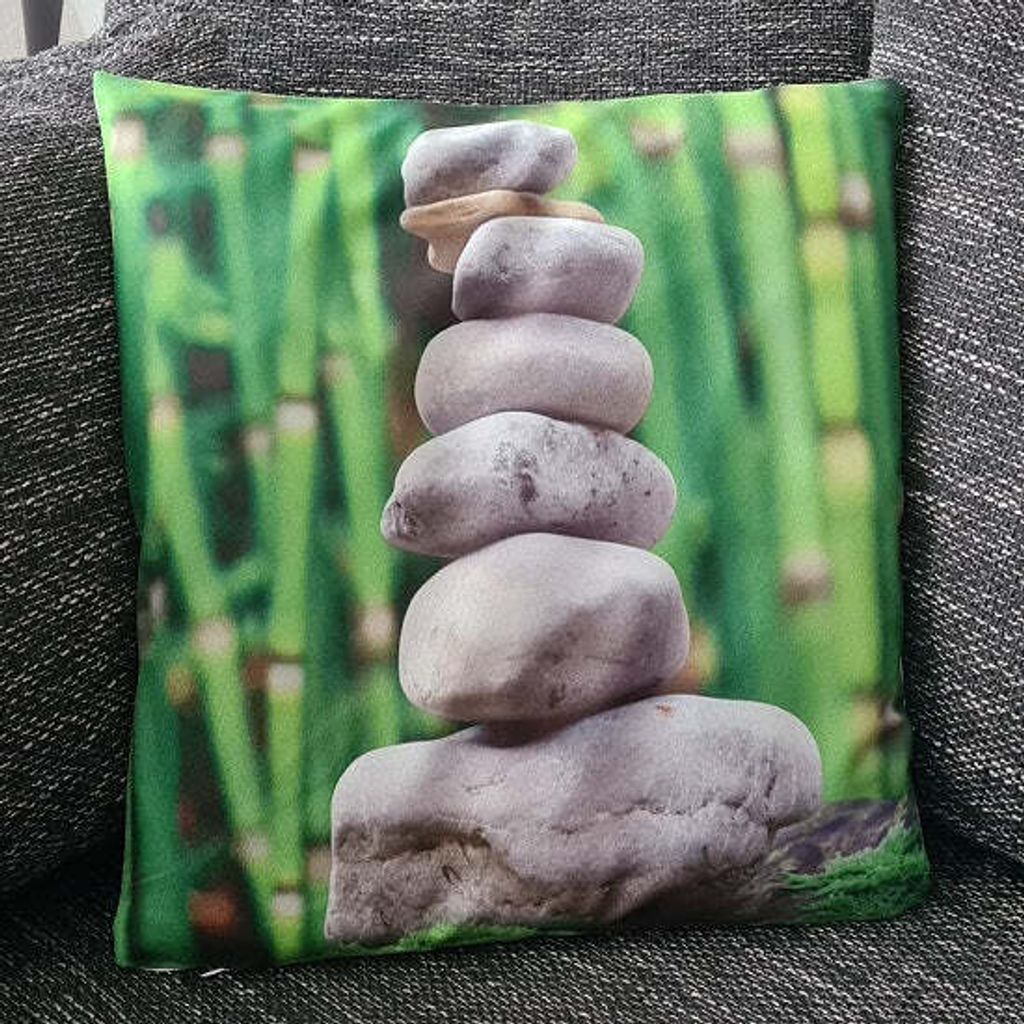 Kissenbezug Traditioneller Steinturm / Steinmännchen - 45cm x 45cm