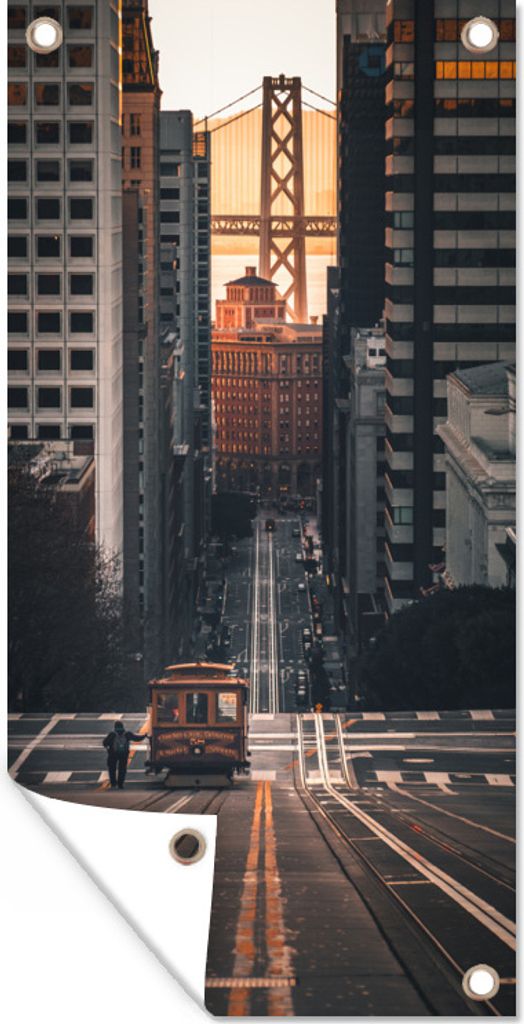 MuchoWow 40x80 cm Outdoor-Poster Gartendeko Sichtschutz Garten Poster für den Garten Im Morgengrauen fährt die Straßenbahn in San Francisco hoch