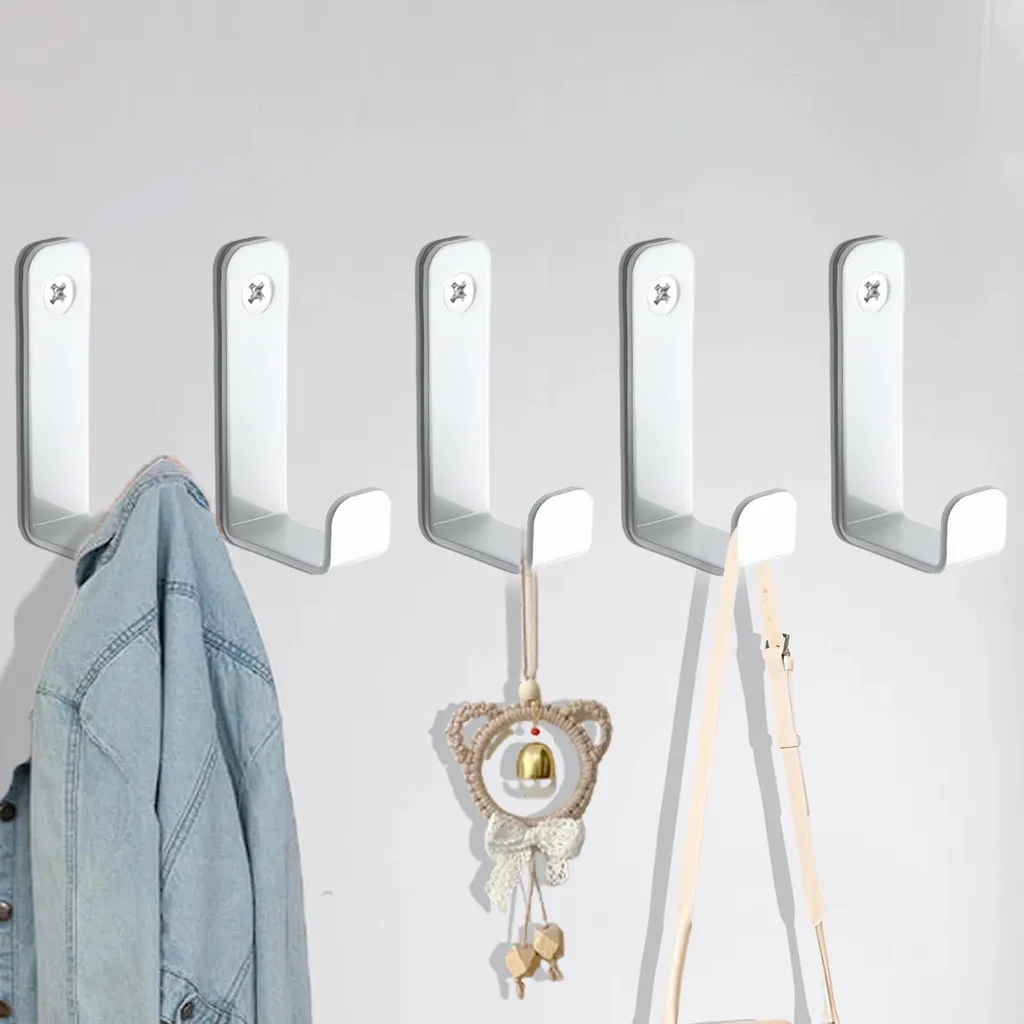 Fini le désordre avec ces 5 crochets de vestiaire robustes et modernes