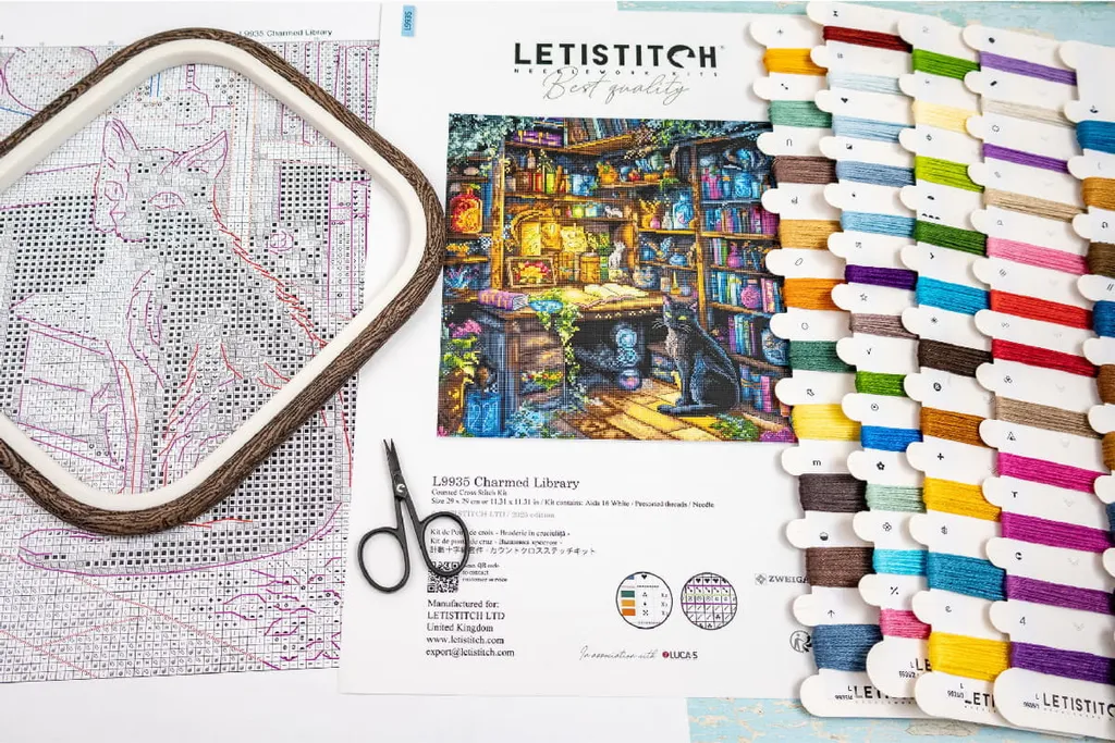 Canevas point de croix compté Bibliothèque enchantée Letistitch 29cm - 2