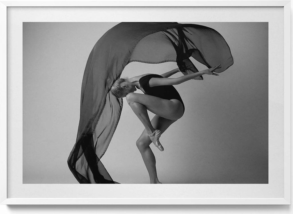 Foto einer Tänzerin beim Tanzen– Wandbild mit Rahmen – Gerahmtes Bild – Wanddekoration – 100x70 cm – Weiß Rahmen