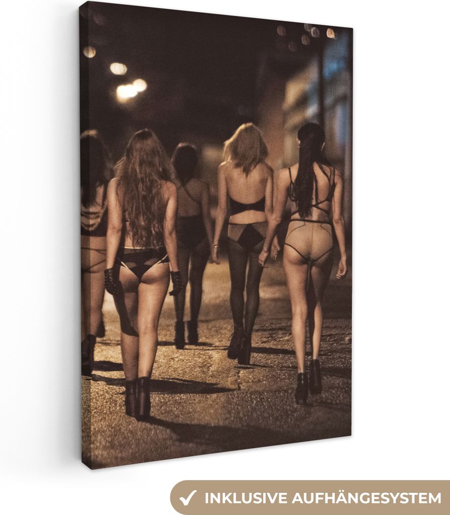 OneMillionCanvasses - Leinwandbilder - 90x140 cm, Frauen - Unterwäsche - Abend - Straße, Wandbilder Kunstdruck Wanddekoration - Foto auf Leinwa...