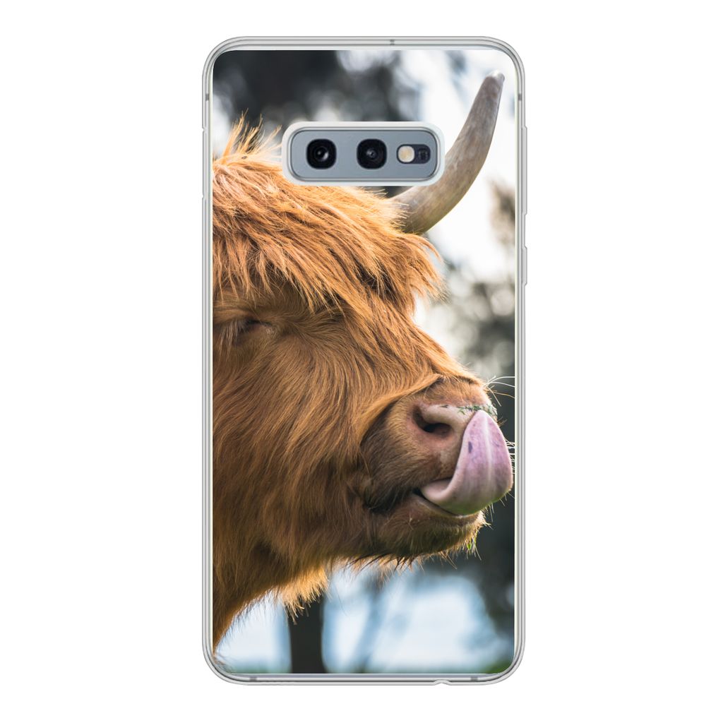 MuchoWow Handyhülle Schutzhülle Hülle für Samsung Galaxy S10e Schottischer Highlander - Nase - Baum Silikon Softcase Handy Hülle - Handy