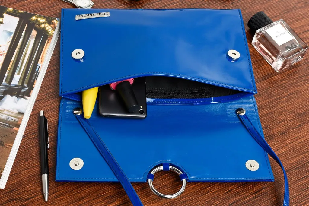 Fini les sacs déformés : sac à main original rigide pour femme active - 5