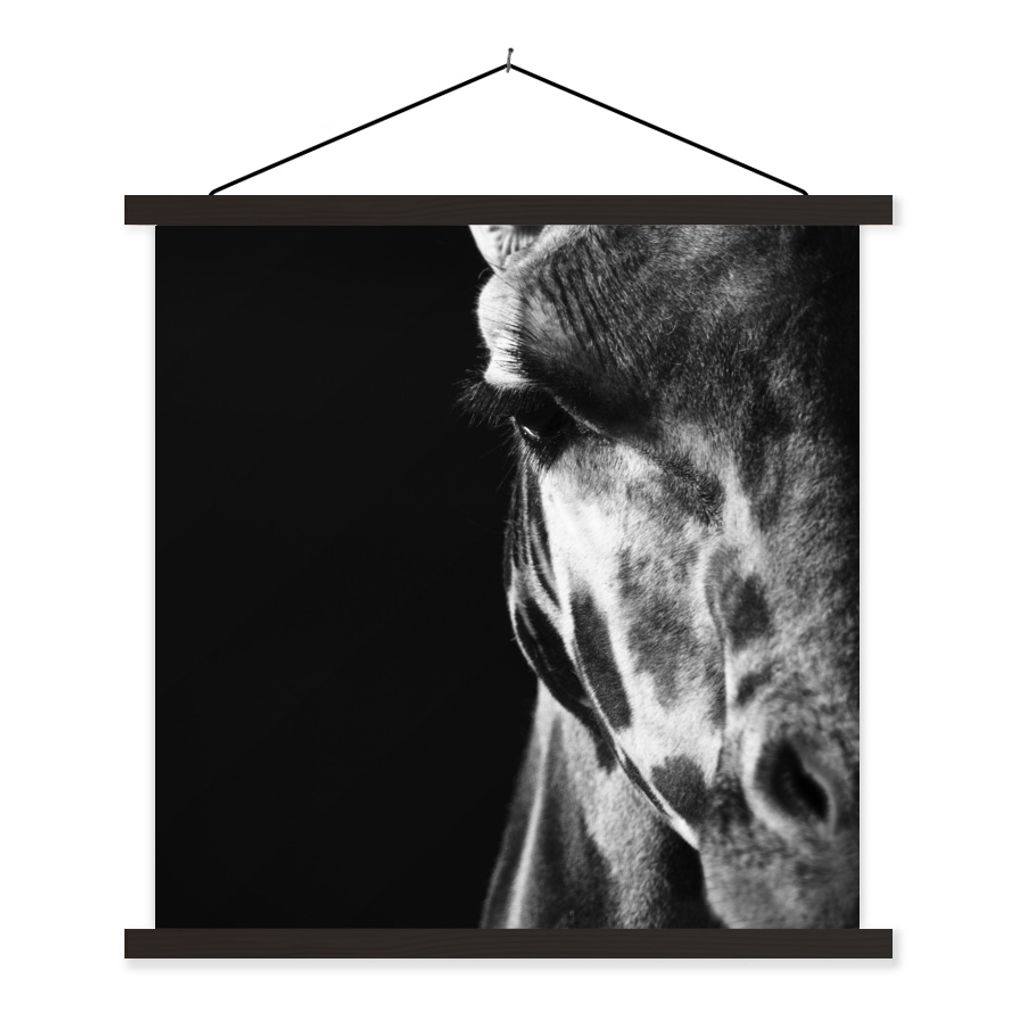 MuchoWow Textilposter Tierprofil Giraffe in schwarz und weiß 120x120 cm mit schwarzem Rahmen - Aufhängungsset