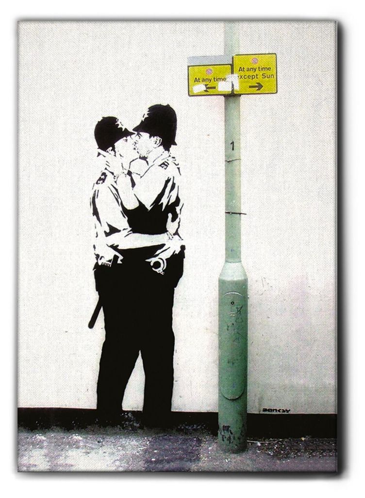 Giallobus - Cops küssen sich - Banksy - 35L x 50W cm - Bild - Premium Loom Canvas mit hoher Dicke