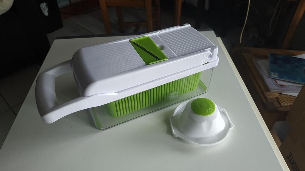 Multifunktionale Gemüseschneider - 12 in 1 Küchenmandoline mit 7 Wechselklingen für Gemüse und Obst