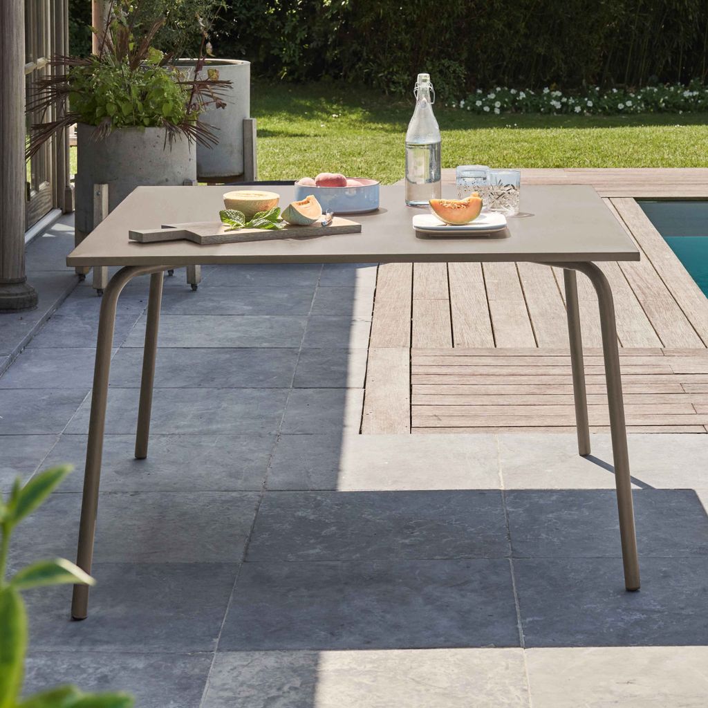Quadratischer Gartentisch aus Metall Taupe - Oviala Palavas