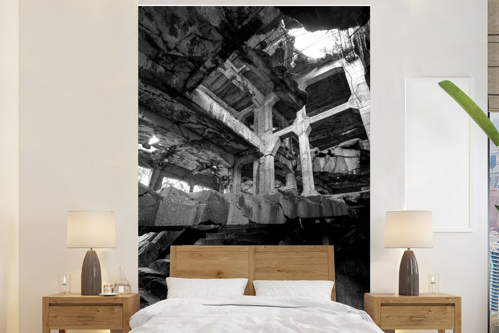MuchoWow Fototapete für Wohnzimmer oder Schlafzimmer Wandtapete Vinyl Motivtapete Verlassene Militärgebäude in Polen - schwarz und weiß - 170...