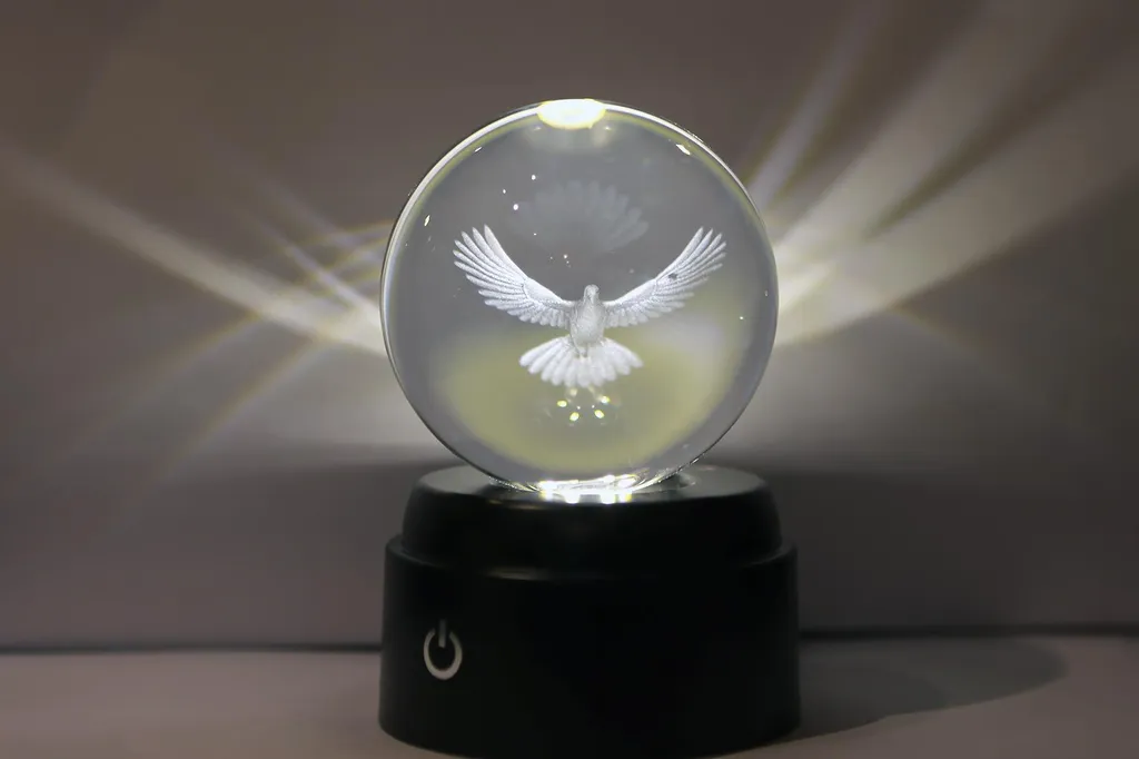 Lampe d'ambiance LED décorative Peace Bird avec port USB-C et format 8cm