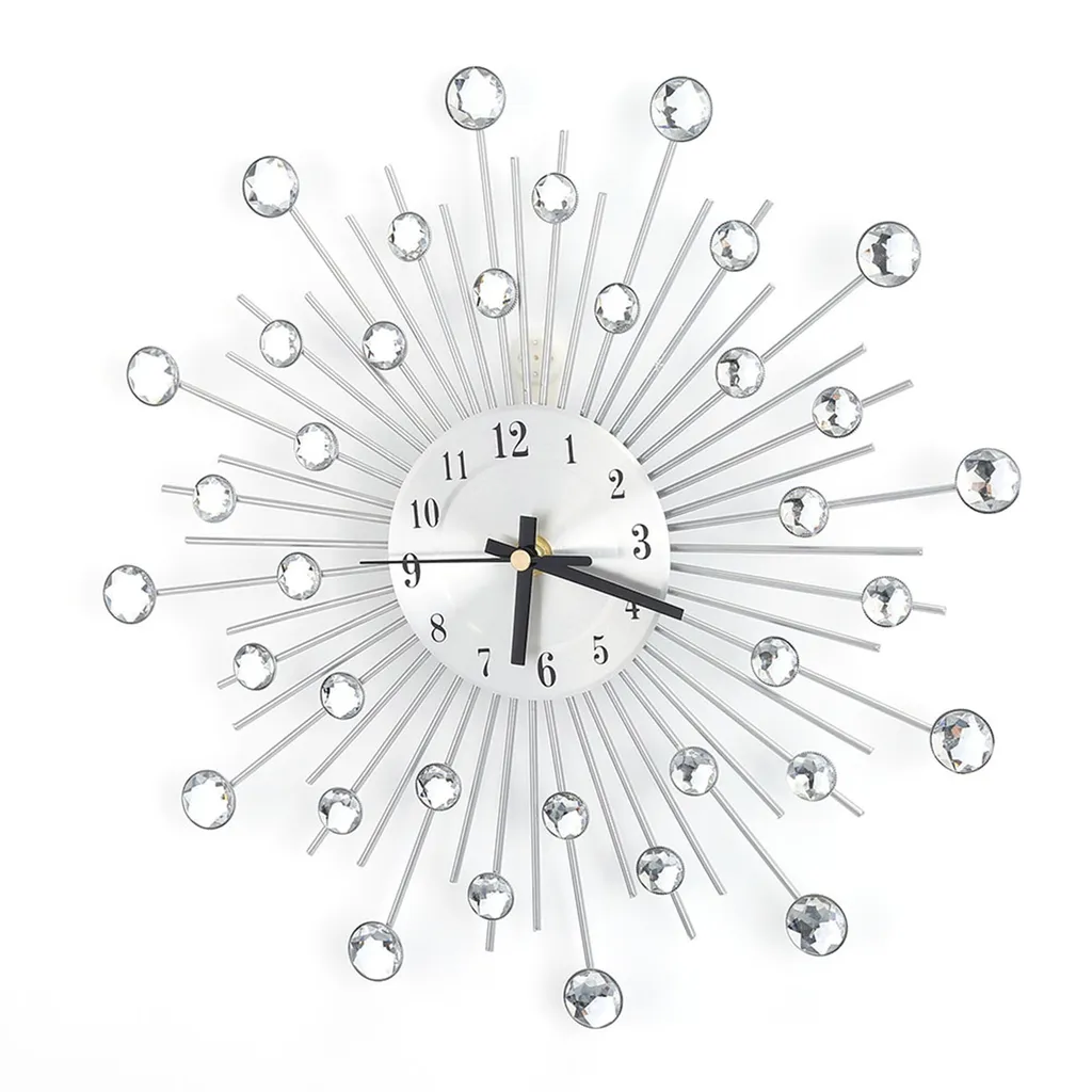 Horloge murale luxe diamant en métal argenté pour un salon chic