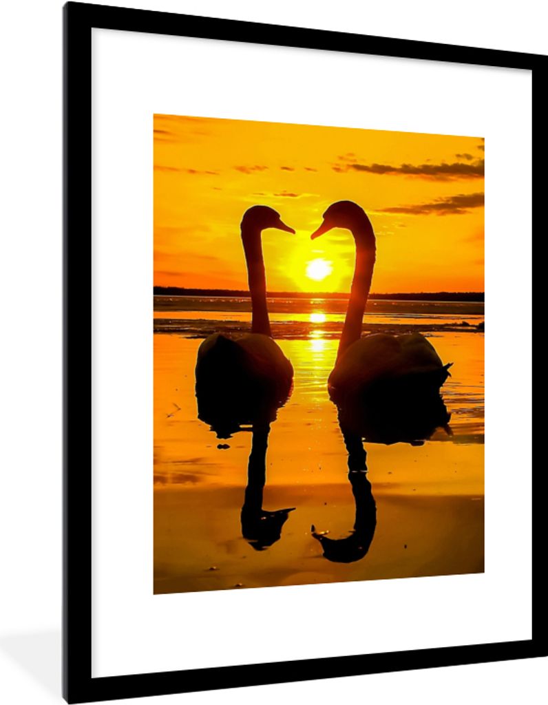 MuchoWow Gerahmtes Poster Schwäne - Sonnenuntergang - Vogel - Orange - Wasser 60x80 cm - Poster mit Schwarzem Bilderrahmen Wandposter Rahmen Fot...