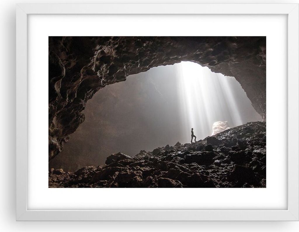 Gerahmtes Poster - Weißer Rahmen - Höhle Morgendämmerung Frau - 40x30 cm - Wand Bild - Wanddeko - Wandbilder - Kunstposter - Wandposter - Bilder...
