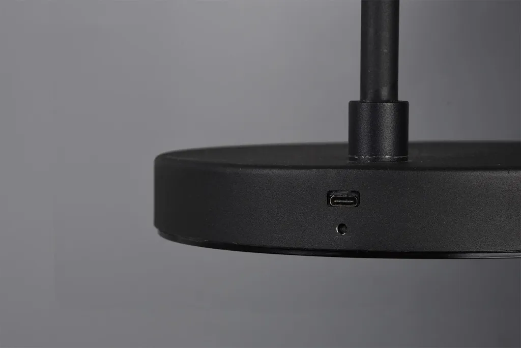 Crea il tuo Angolo Relax con BLAKE Lampada da terra LED Nera