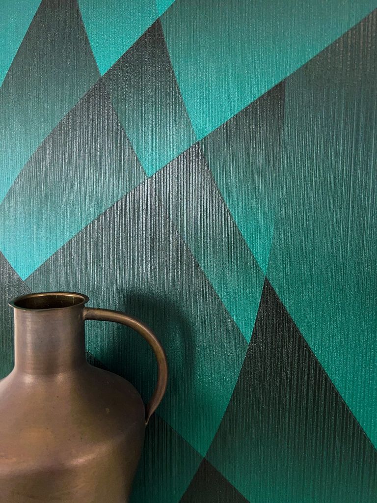 NEWROOM Tapete Grün Vliestapete Grafik - Mustertapete Modern Petrol Schwarz Linien Struktur Streifentapete Geometrisch