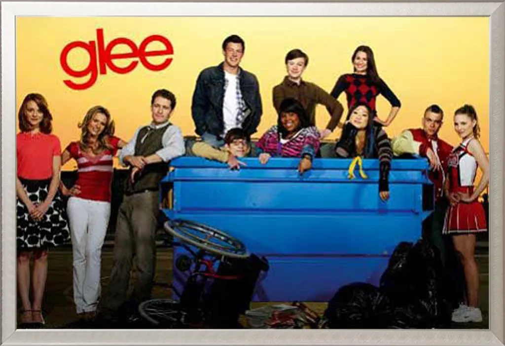 Poster GLEE Cast avec Cadre Shinsuke Maxi en Aluminium Argenté 61x91,5 cm