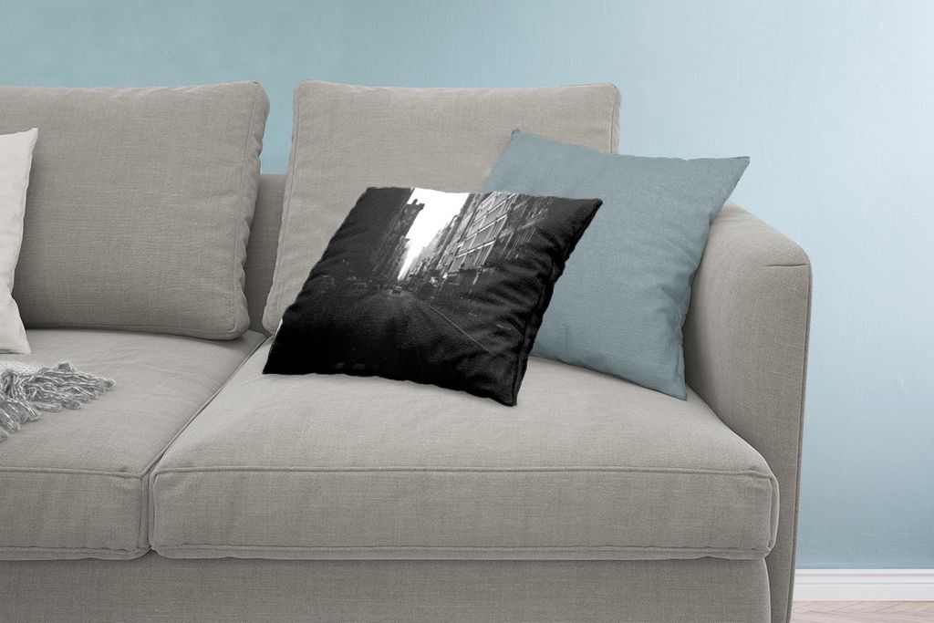 MuchoWow Zierkissen Sofakissen Wohnzimmer Dekokissen 60x40 cm Autofahrt durch eine ruhige Straße in New York in schwarz-weiß - Kopfkissen - Pol...
