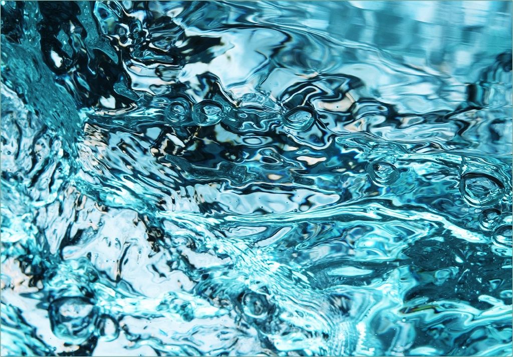 Wallario Fototapete Vliestapete, seidenmatte Oberfläche, einfache Verarbeitung, Größe 350 x 245 cm, Motiv Frisches blaues Wasser in Aufruhr