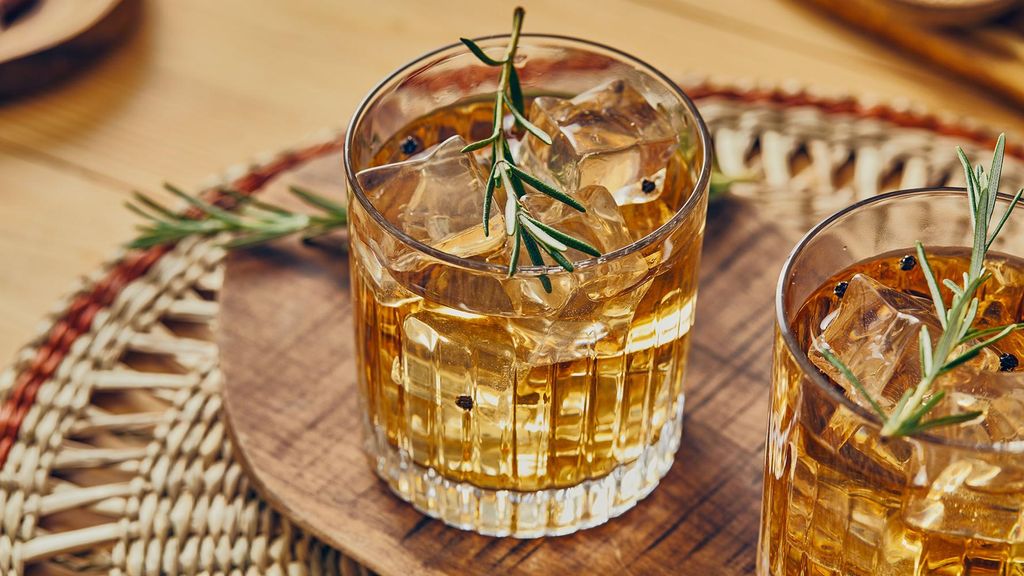Jochen Schweizer Rum Seminar München (für Einsteiger); Erlebnis verschenken oder selbst erleben; Gutschein gültig für 1 Person Gruppengröße: ...