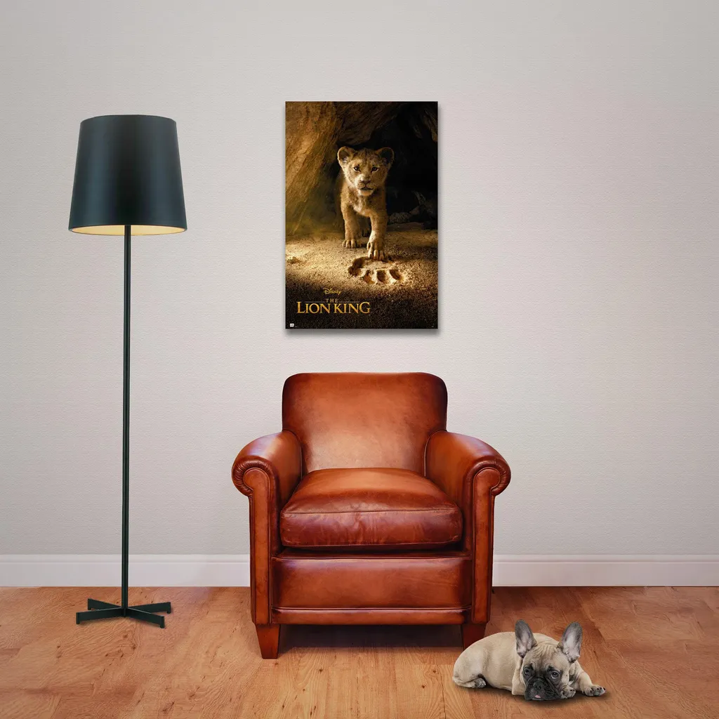 Poster Disney Le Roi Lion Simba Action et baguettes bois nature 61 cm