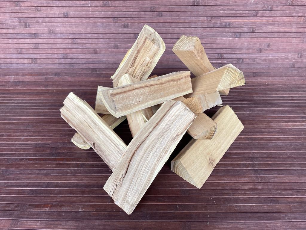 Räucherholz BBQ Smoker Holz Grillholz Räucher Holzkohle Feuerholz Chucks - Akazie 28 KG