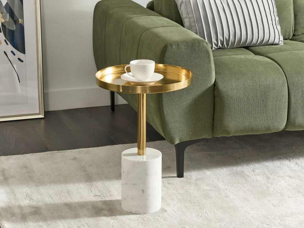 Table basse luxe avec base en pierre et structure dorée style moderne