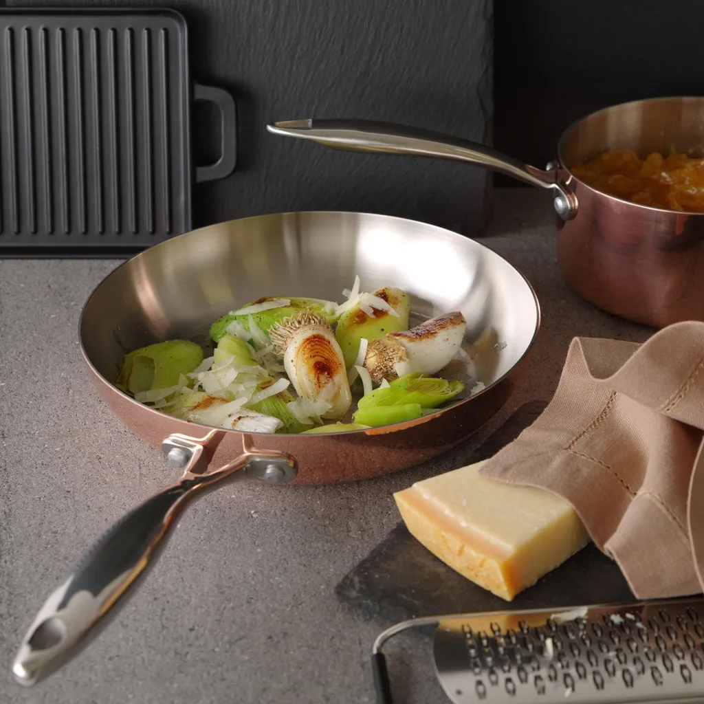 Poêle de cuisine polyvalente Hendi 3 couches pour saisir et dorer