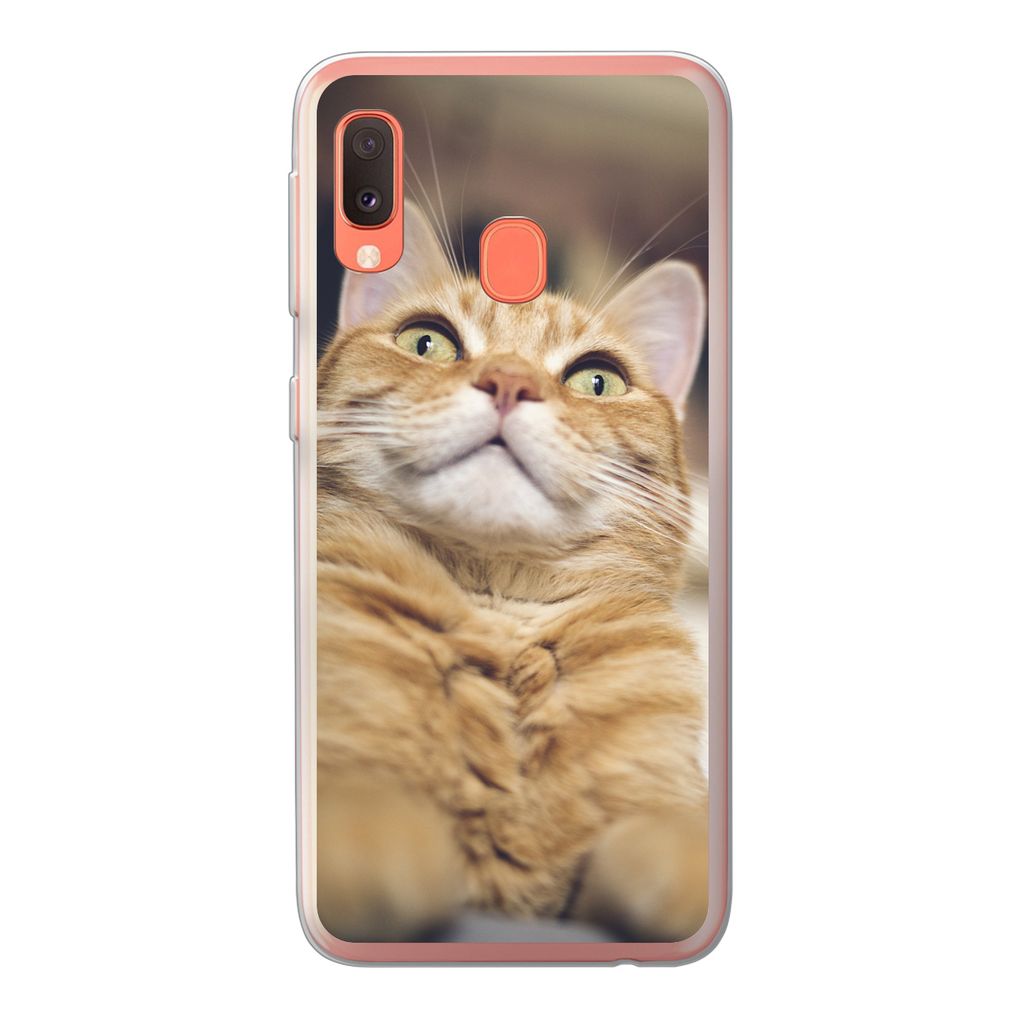 MuchoWow Handyhülle Schutzhülle Hülle für Samsung Galaxy A20e Katze - Bank - Orange Silikon Softcase Handy Hülle - Abdeckung