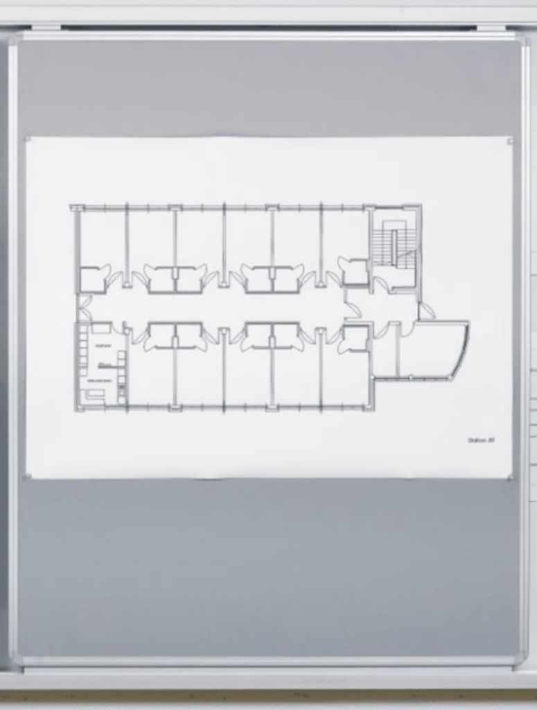Schiebetafel mit Whiteboard BxHxT 2000x1200x22mm weiß incl. Rollen