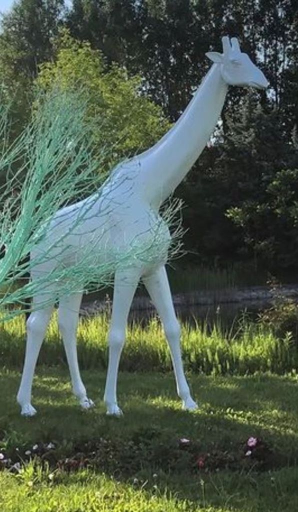 Casa Padrino Designer Deko Skulptur Giraffe Weiß H. 320 cm - Riesige Dekofigur - Lebensgroße Tierfigur - Wetterbeständige Gartendeko Figur XXL S...