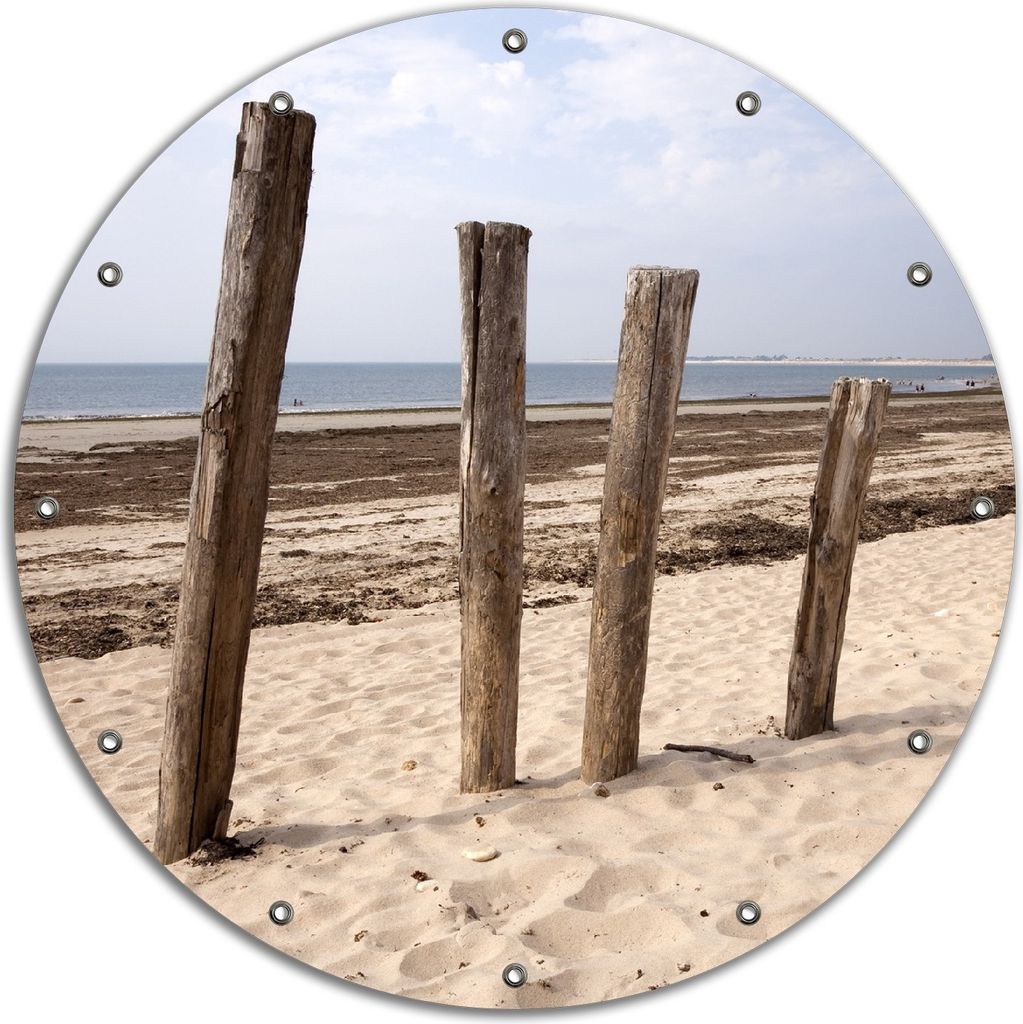 Wallario rundes Outdoor-Poster für Garten oder Balkon, Motiv Sandstrand mit Holzpfählen am Atlantischen Ozean, 90 cm Durchmesser
