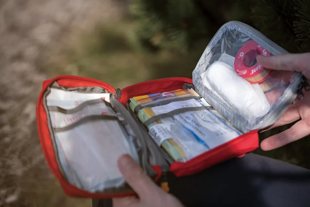 Kit premiers secours randonnée EHBO Basic compact pour sorties outdoor