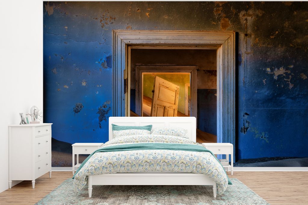 MuchoWow Fototapete für Wohnzimmer oder Schlafzimmer Wandtapete Vinyl Motivtapete Sand - Blau - Tür - Architektur - 320x240 cm - Tapeten