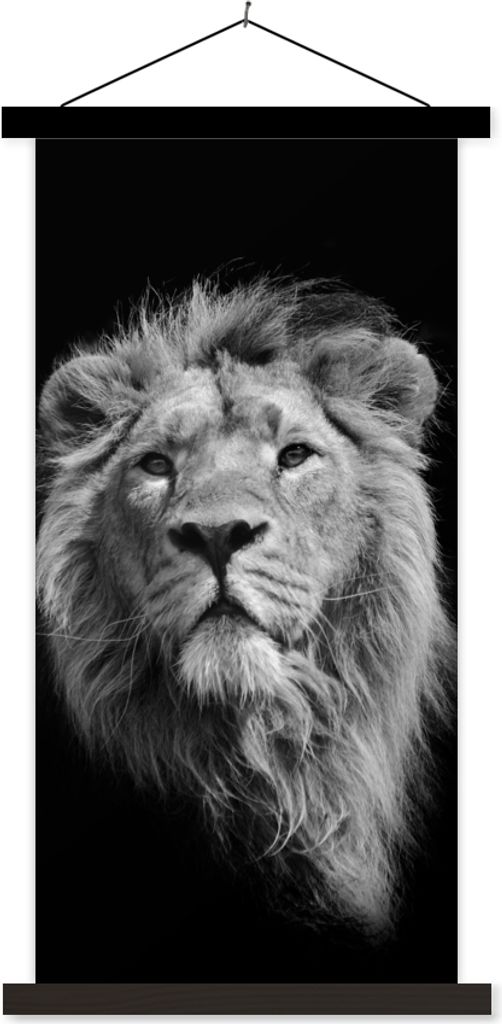 MuchoWow Textilposter Asiatischer Löwe vor schwarzem Hintergrund in Schwarz und Weiß 90x180 cm mit schwarzem Rahmen - Dekoration Wohnzimmer