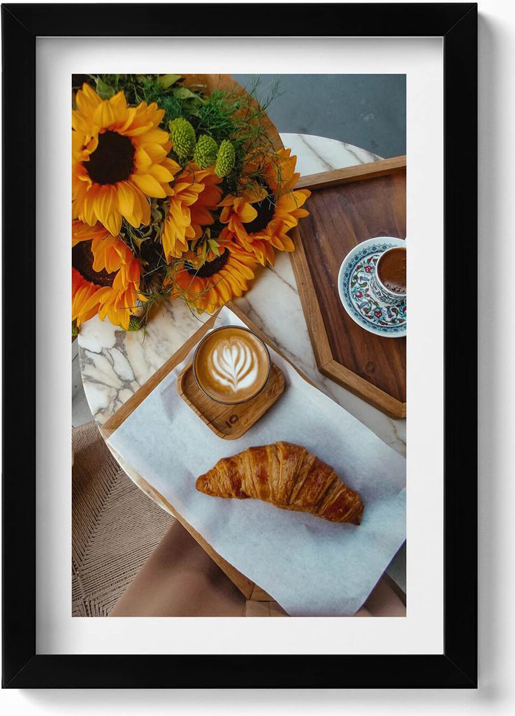 Französisches Croissant und Kaffee– Wandbild mit Rahmen – Gerahmtes Bild – Wanddekoration – 20x30 cm – Schwarz