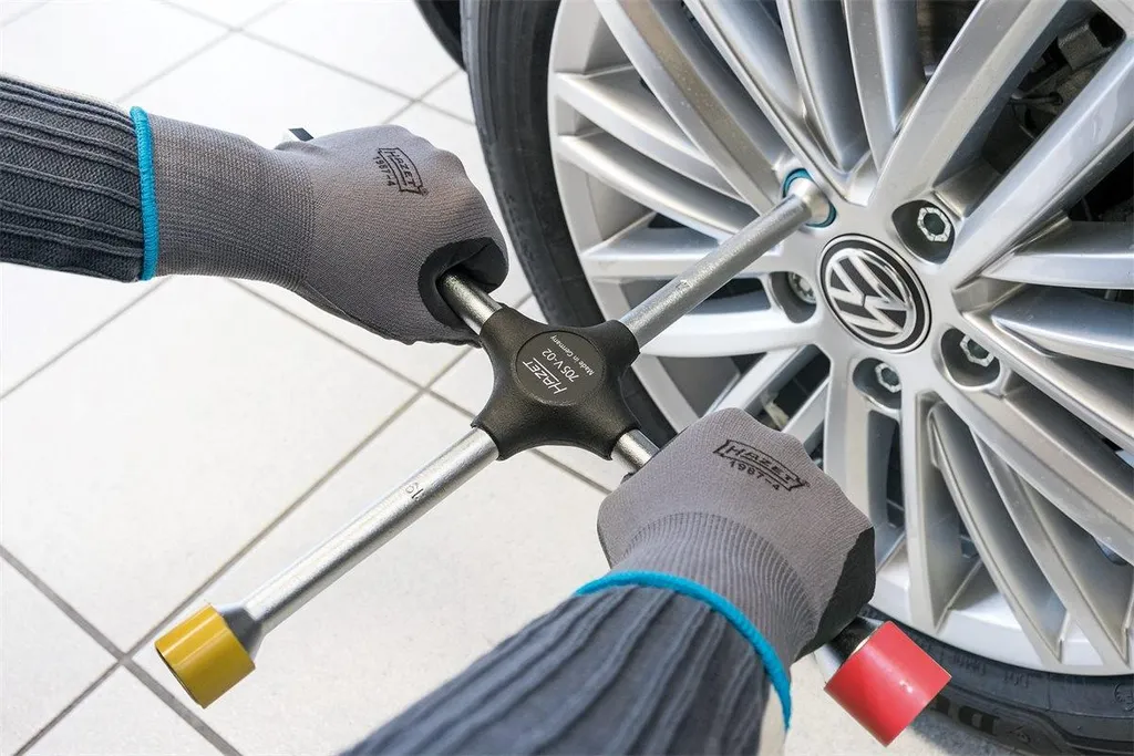 HAZET 705V Clé en Croix pour Roues - Profil Hexagonal Extérieur - 9