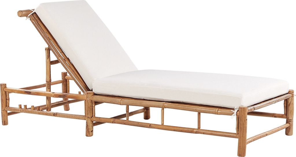 BELIANI Gartenliege Hellbraun Bambusholz mit Auflage Cremeweiß verstellbarem Kopfteil Modern für Balkon Terrasse Outdoor Außenbereich Gartenmöbel