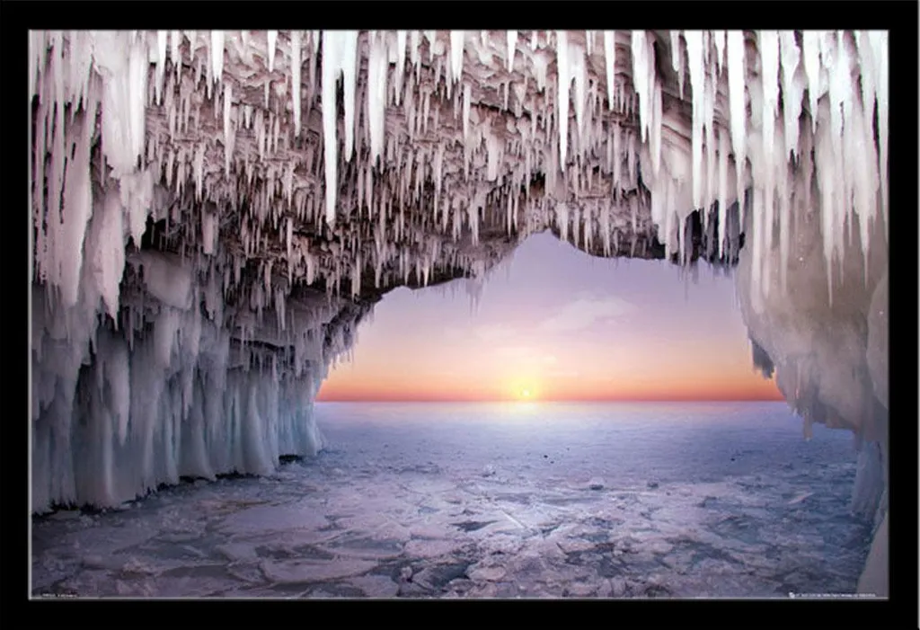 Tableau déco Ice Cave Horizon sous cadre noir Shinsuke et vitre acrylique