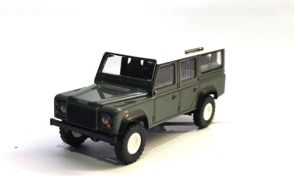 Busch 50301 Land Rover Defender 110 vert/blanc Échelle 1:87 Image du produit 