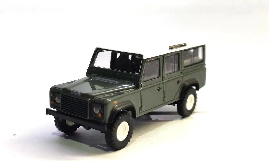 Miniature Land Rover Defender 110 Busch 50301 vert blanc de collection