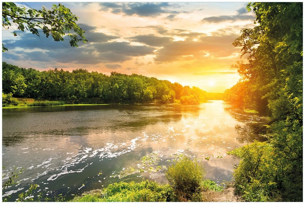Wallario Premium Glasbild, freischwebende Optik, kräftige Farben, Größe 90 x 60 cm Motiv Sonnenuntergang am Fluss in grüner Umgebung