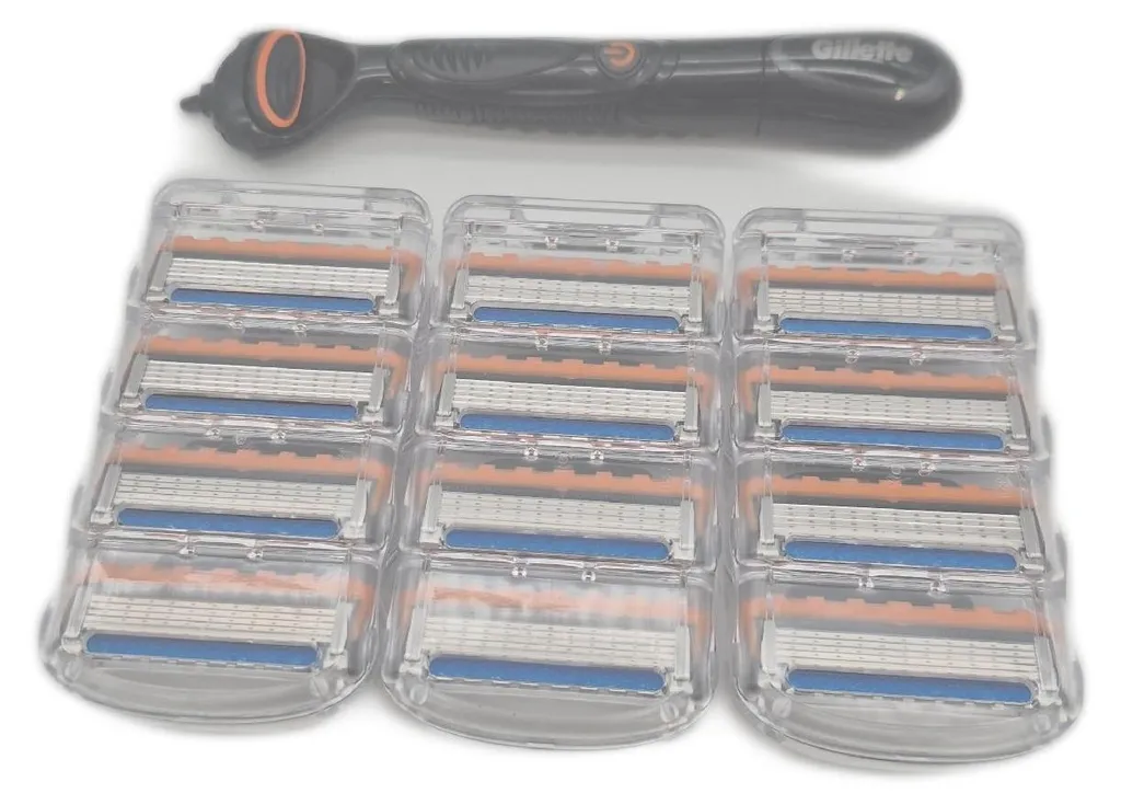 Rasoir Gillette Fusion5 Power pour Hommes Soin Visage et 12 Recharges