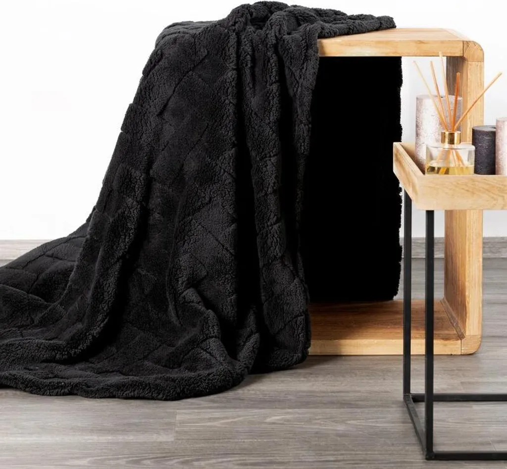 Couvre-lit 170x210 cm pour chambre d'ado ou studio design Caro