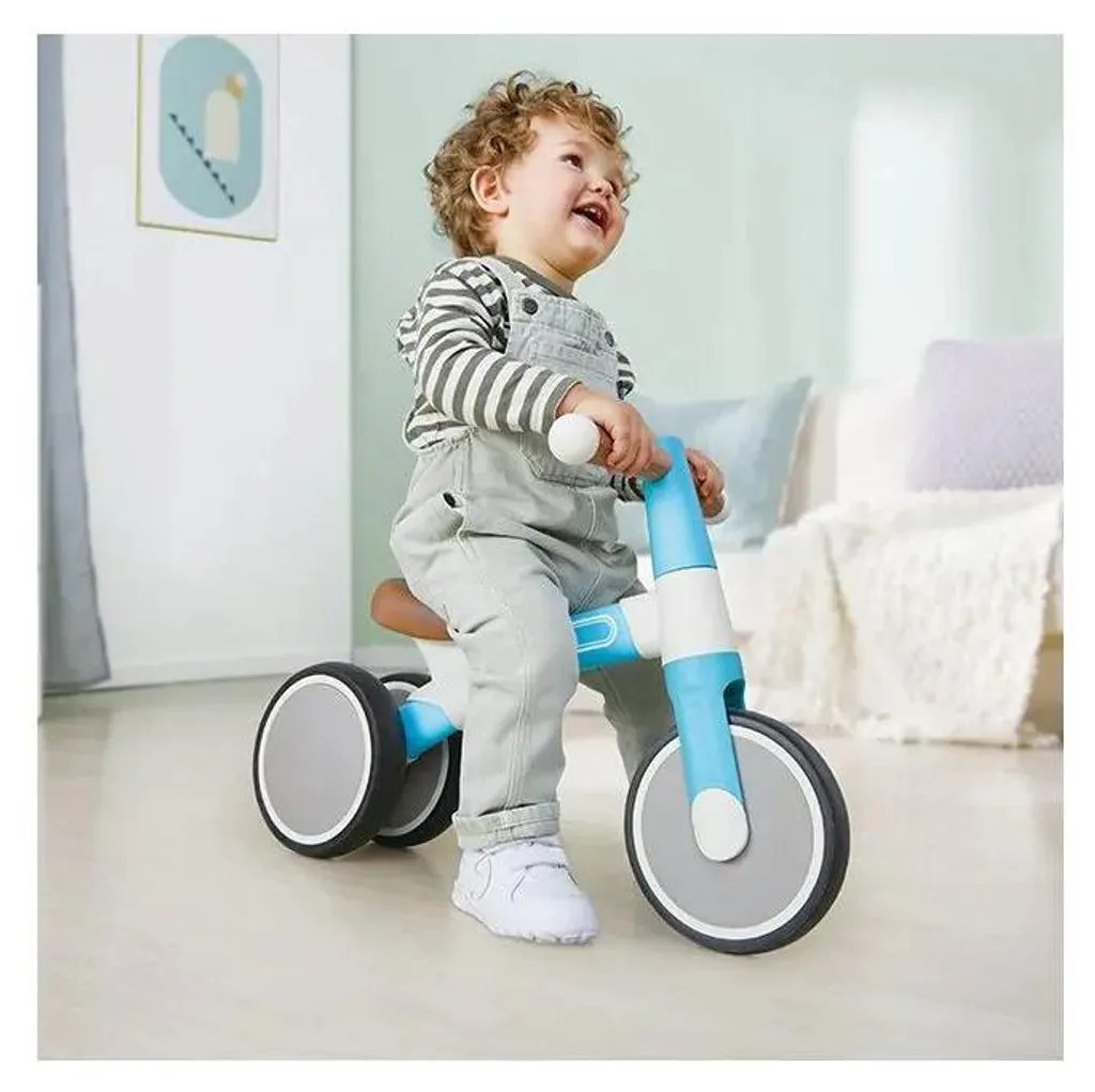 Draisienne bébé Hape bleu : apprendre l'équilibre en s'amusant dehors