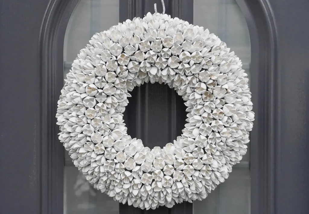 Couronne murale blanche 40 cm - Solution déco pour murs vides et tristes