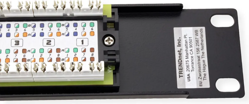 Solution câblage propre avec ce Patchpanel 8 ports Cat6 TRENDnet 10" - 6