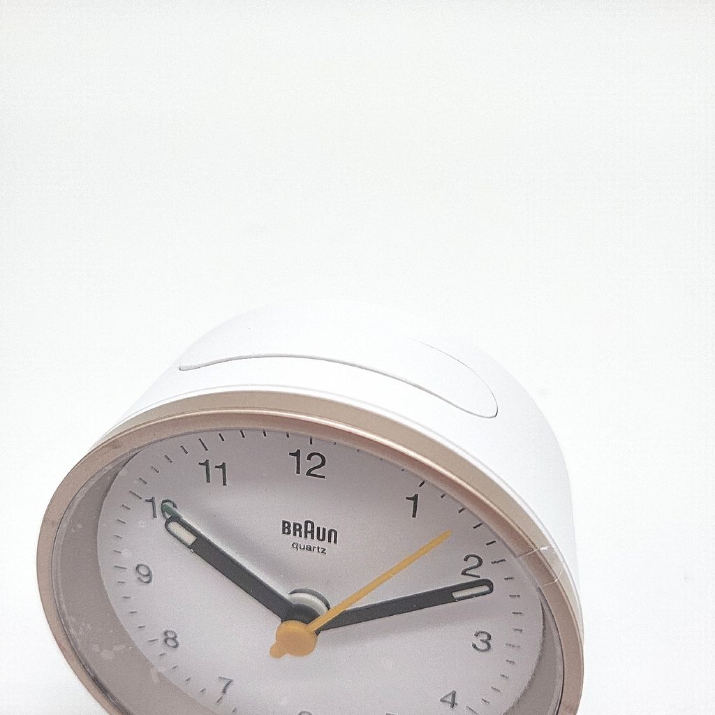 Réveil Analogique Braun BC12W – Blanc, Silencieux, éclairage – Neuf (défaut Mineur)