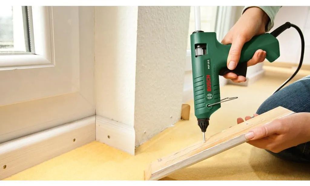 Pistolet à Colle Thermique Bosch PKP 18 E pour Bricolage et Réparation