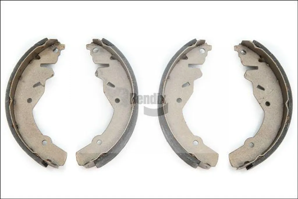 Garnitures de frein anti-sifflement pour système tambour PT Cruiser