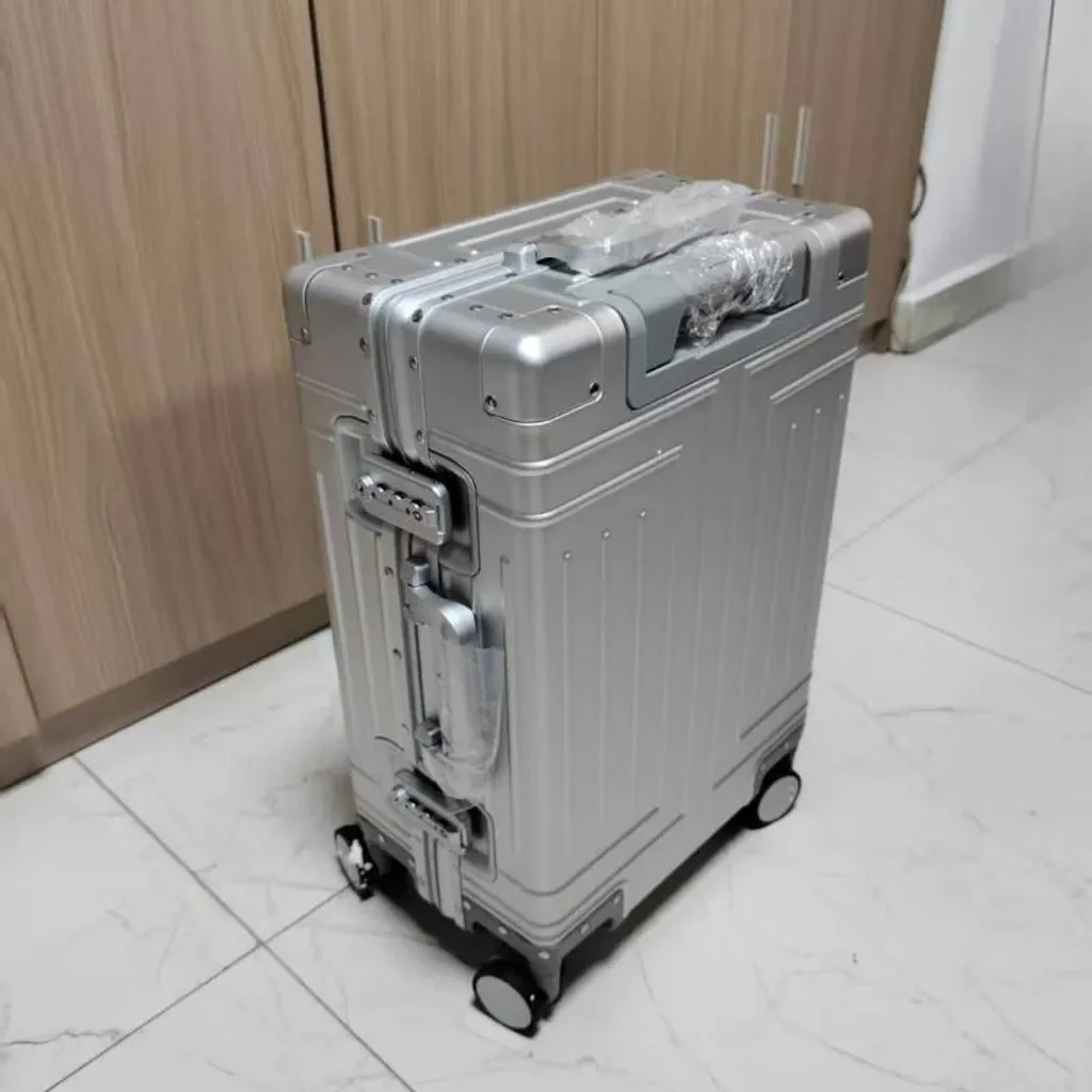 Bagage cabine rigide Argent 20 pouces avec roues multidirectionnelles - 2